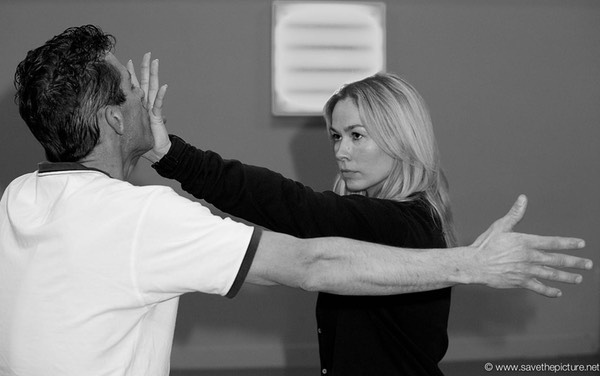 2themax self-defense, Jane krsticevic stopping an attacker