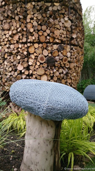 Droog mesh mushroom garden chair