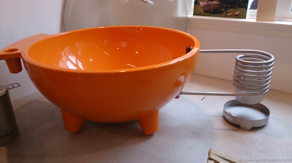 Droog orange environmental bath with spiral heater