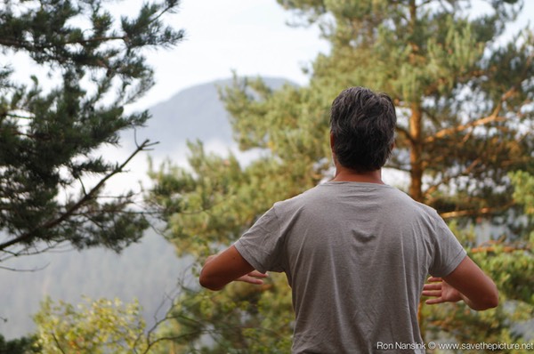 Laurens Knoop standing Zen with a view