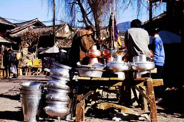 Lijiang market, pots and pans