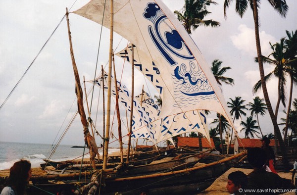 Sri Lanka catamaran art, color on the beach