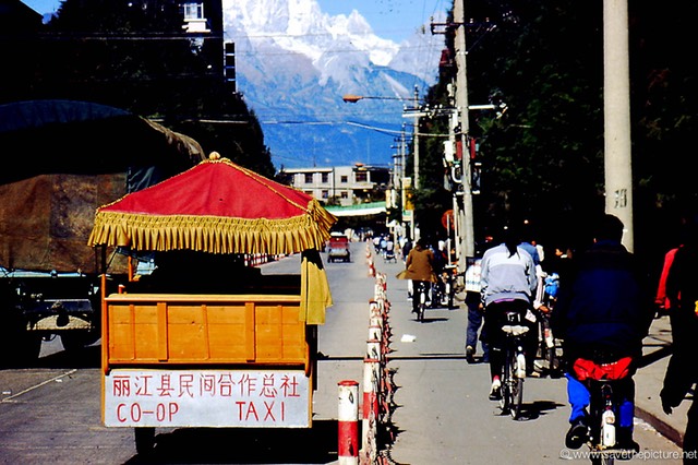 Lijiang China Yellow cab, co-op taxi service