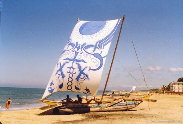 Sri Lanka catamaran art, catching tourists